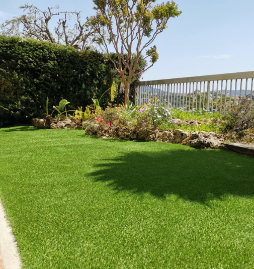 Gazon synthétique terrasse très vert